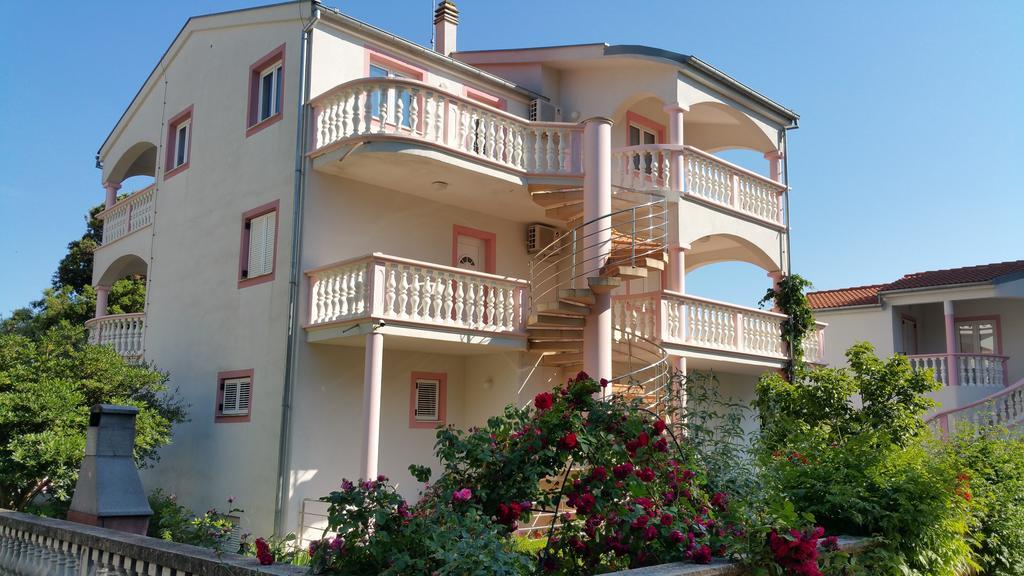Gardenia Apartments Pakoštane エクステリア 写真